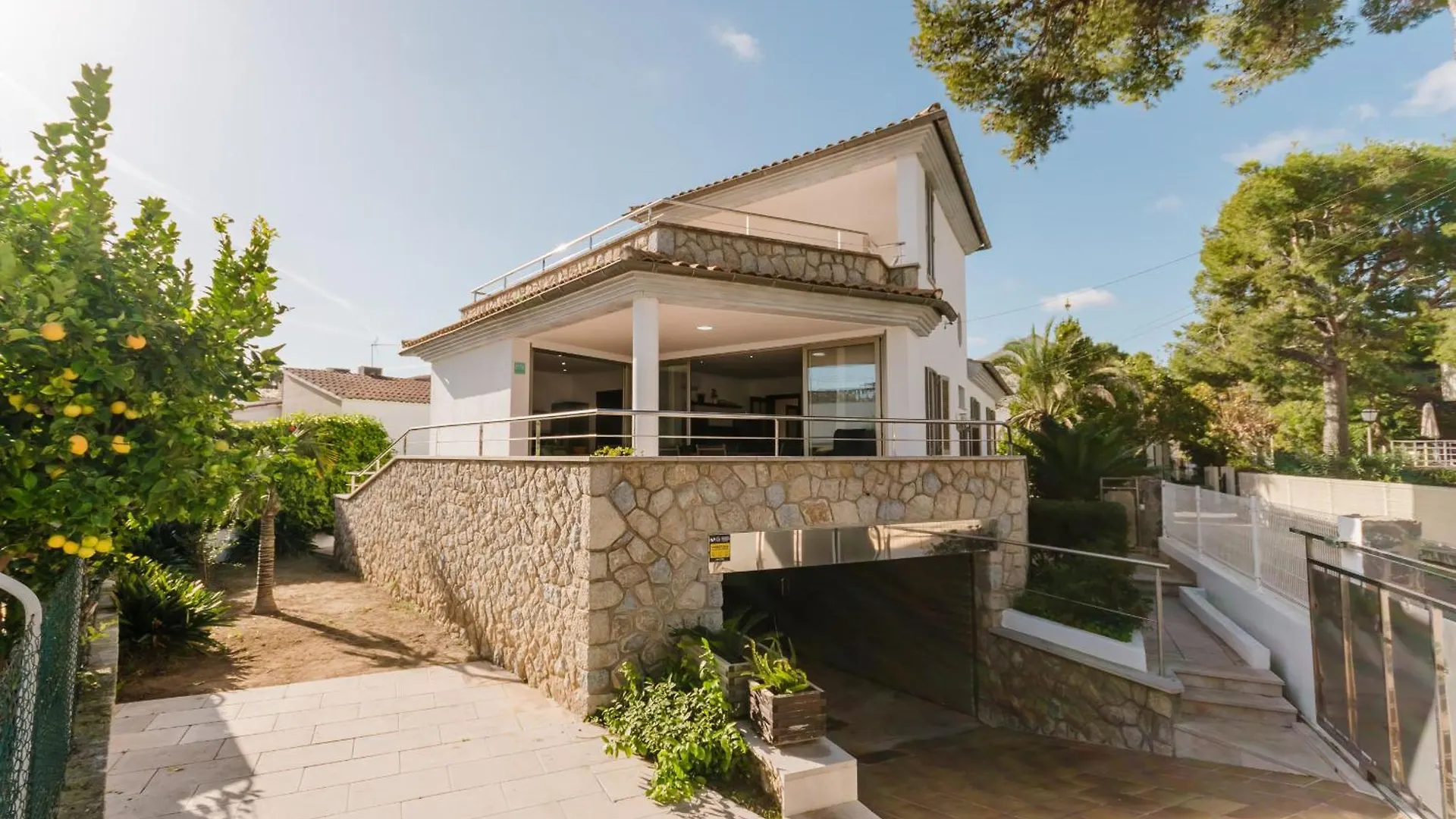 Villa Coll contacts